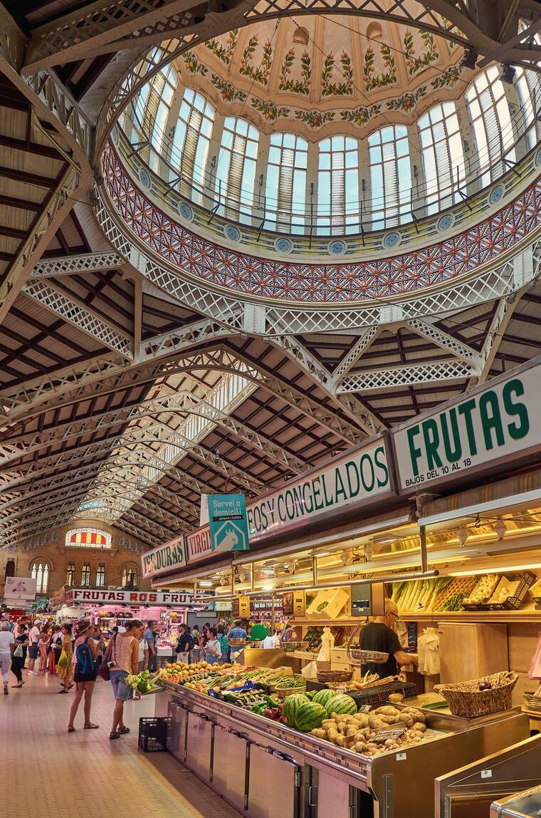 The dome and fruit stalls of the Mercado Central in València